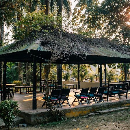 Hotel Parkside & Swimming Pool-Between Greenery And Azure ,Your Perfect Retreat Chitwan Εξωτερικό φωτογραφία