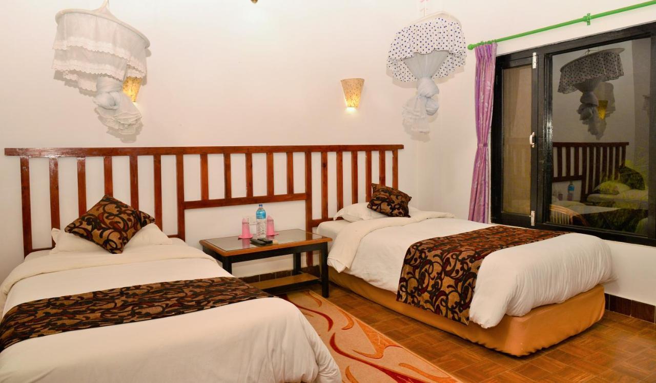 Hotel Parkside & Swimming Pool-Between Greenery And Azure ,Your Perfect Retreat Chitwan Εξωτερικό φωτογραφία