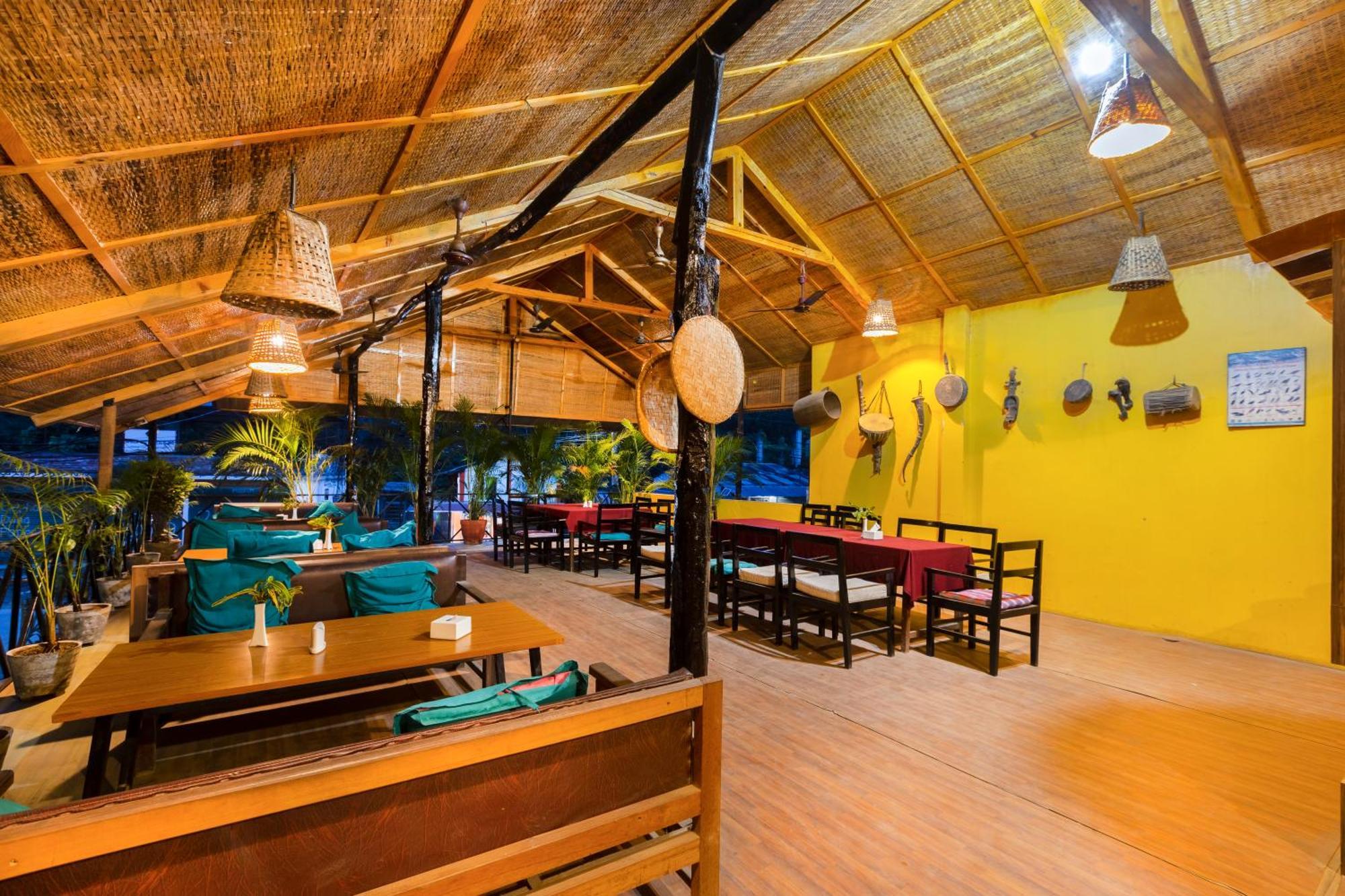 Hotel Parkside & Swimming Pool-Between Greenery And Azure ,Your Perfect Retreat Chitwan Εξωτερικό φωτογραφία