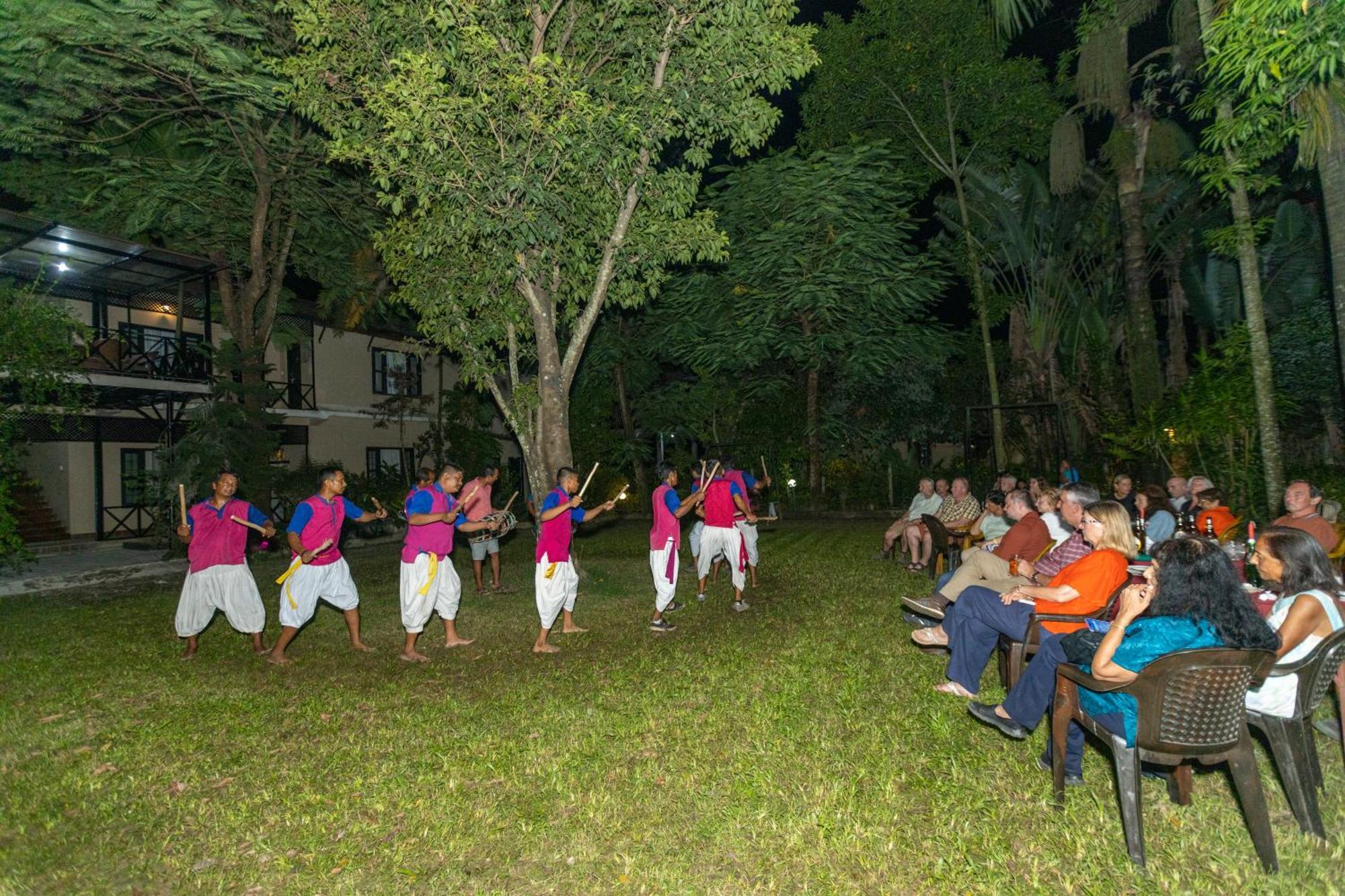 Hotel Parkside & Swimming Pool-Between Greenery And Azure ,Your Perfect Retreat Chitwan Εξωτερικό φωτογραφία