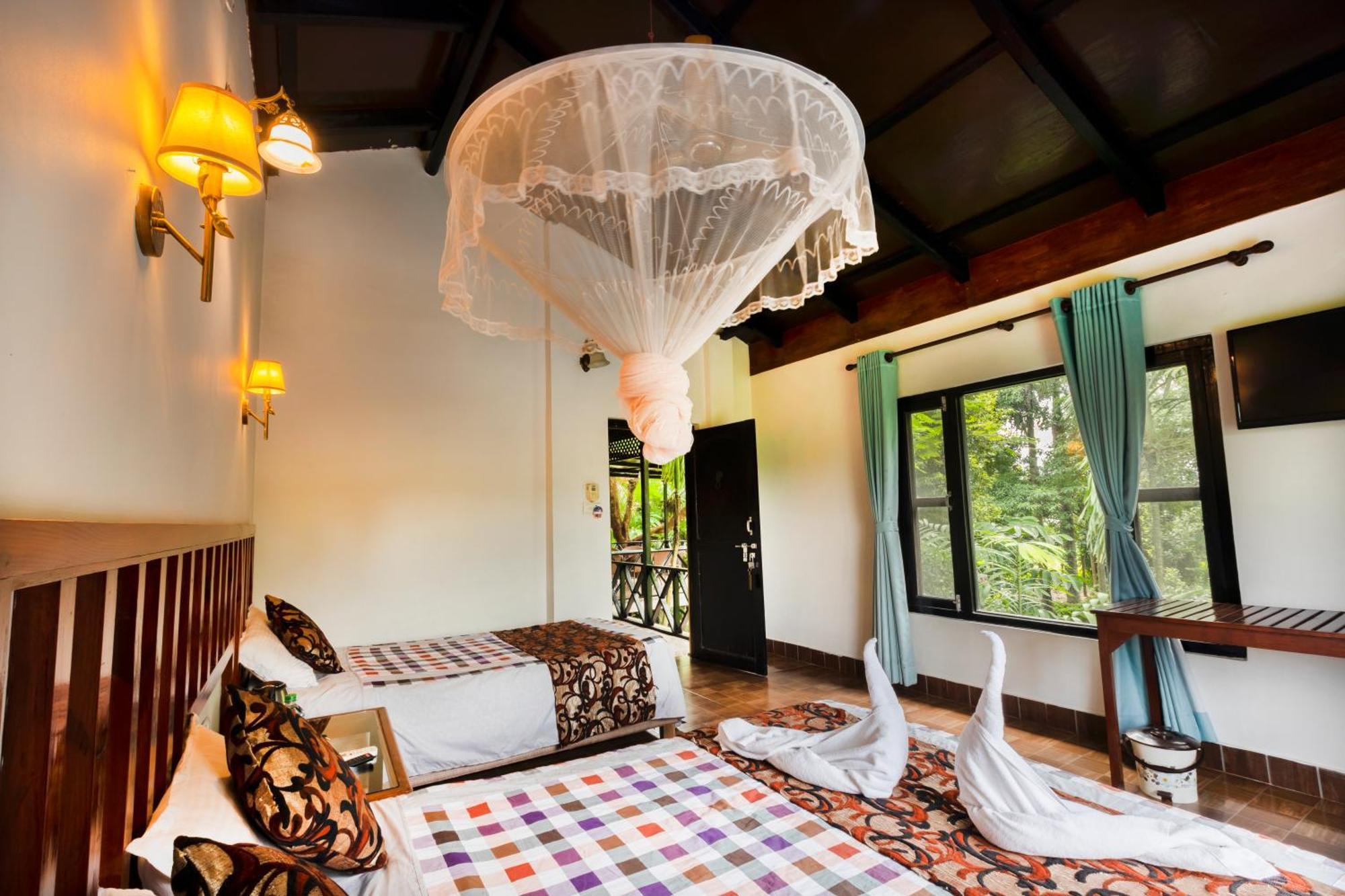 Hotel Parkside & Swimming Pool-Between Greenery And Azure ,Your Perfect Retreat Chitwan Εξωτερικό φωτογραφία