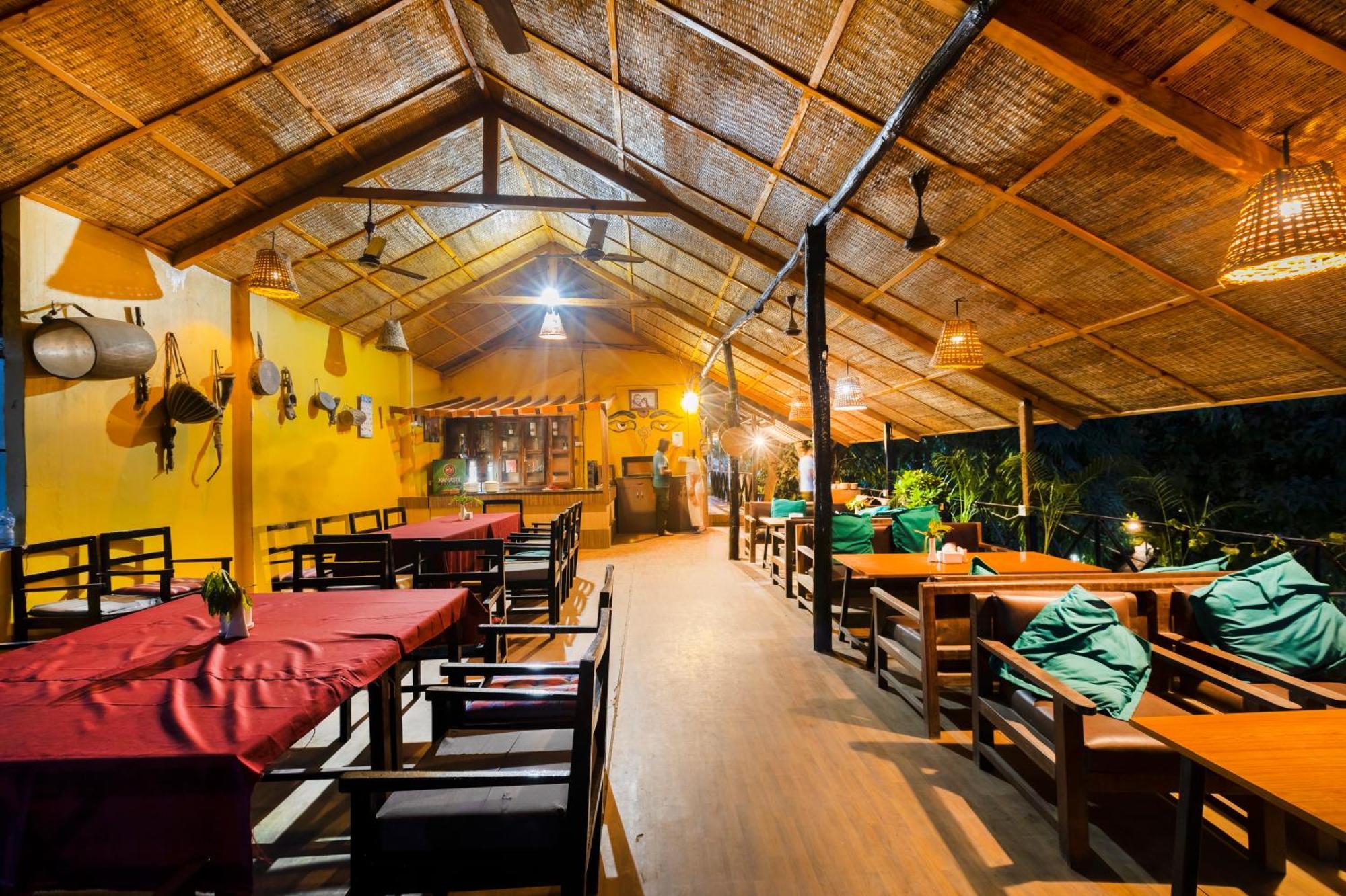 Hotel Parkside & Swimming Pool-Between Greenery And Azure ,Your Perfect Retreat Chitwan Εξωτερικό φωτογραφία