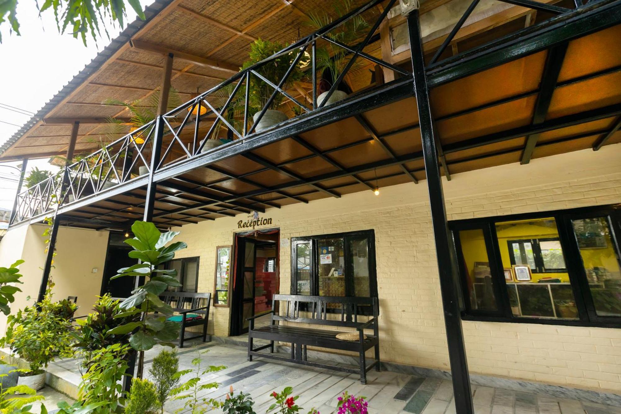 Hotel Parkside & Swimming Pool-Between Greenery And Azure ,Your Perfect Retreat Chitwan Εξωτερικό φωτογραφία