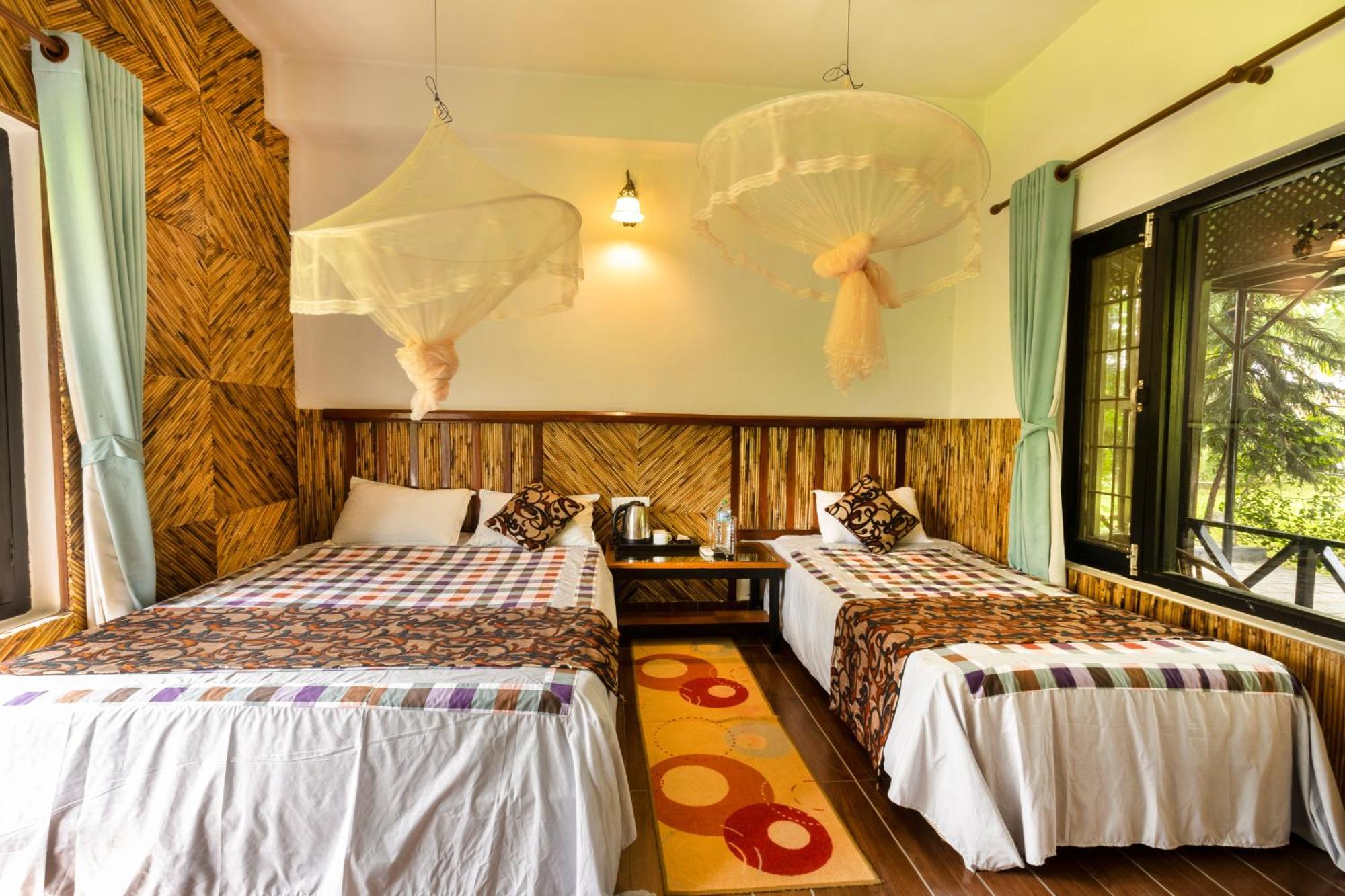 Hotel Parkside & Swimming Pool-Between Greenery And Azure ,Your Perfect Retreat Chitwan Εξωτερικό φωτογραφία