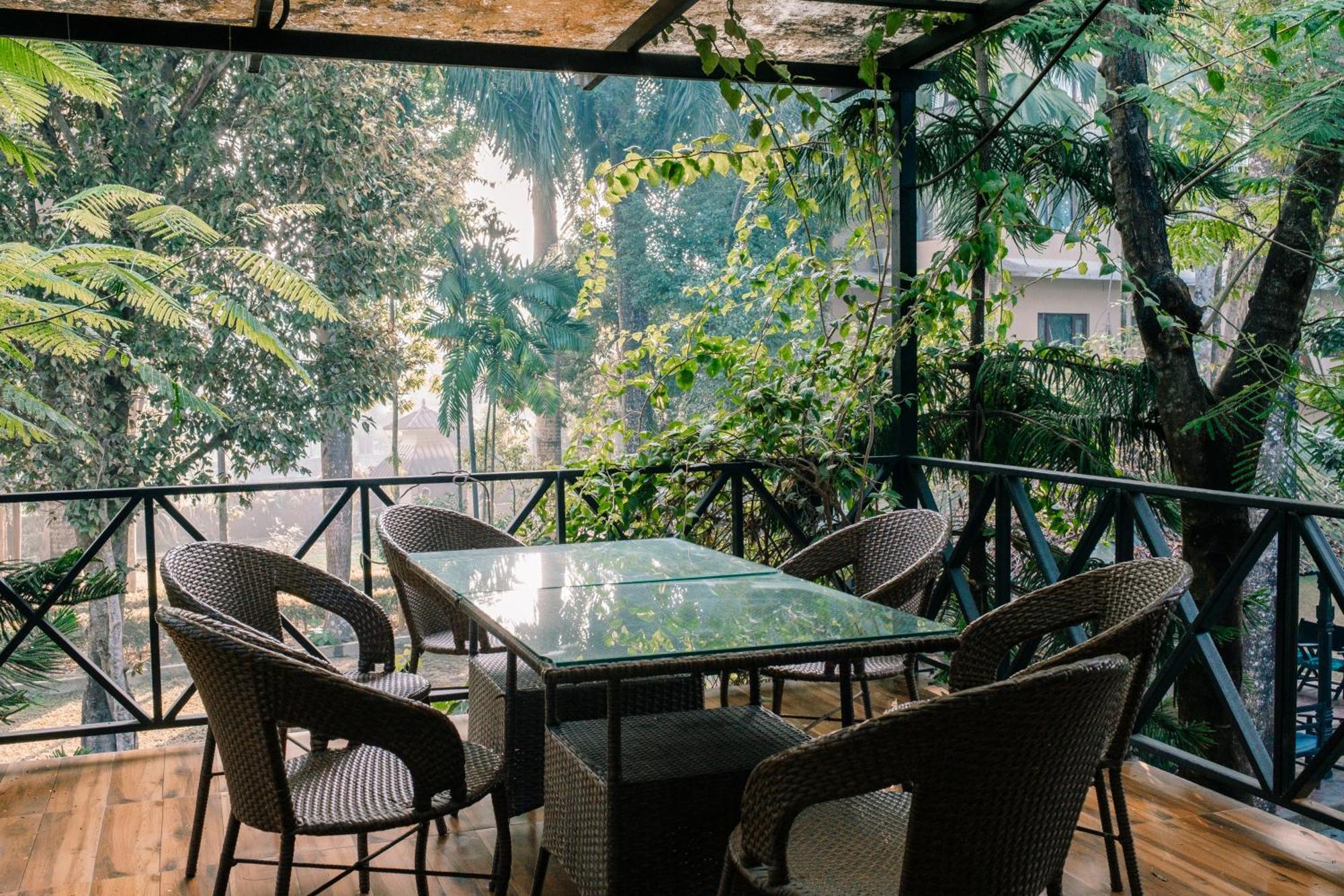 Hotel Parkside & Swimming Pool-Between Greenery And Azure ,Your Perfect Retreat Chitwan Εξωτερικό φωτογραφία