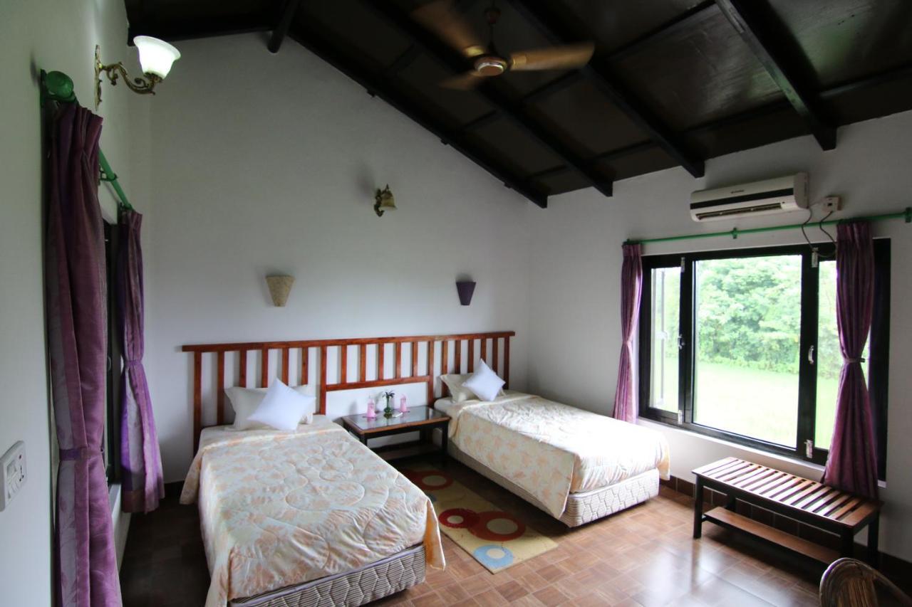 Hotel Parkside & Swimming Pool-Between Greenery And Azure ,Your Perfect Retreat Chitwan Εξωτερικό φωτογραφία